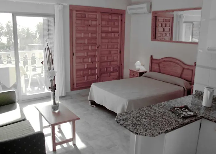 奥林匹亚花园公寓 *